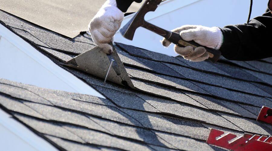 Professional gutter cleaning in Farley, IA